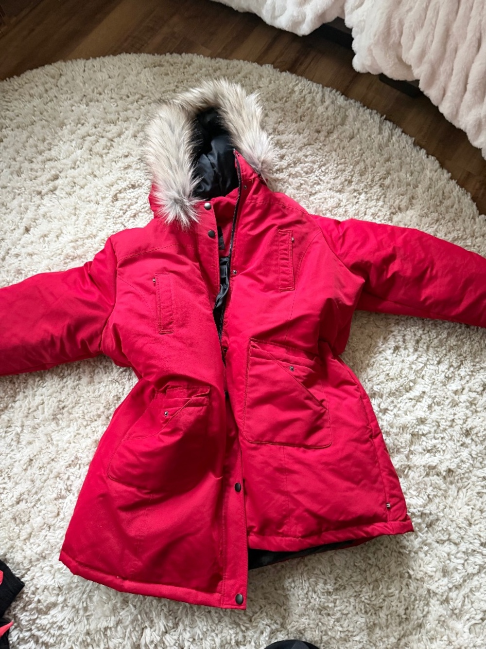 Warm red puffer parka Canadiana Women's Red Insulated goose feather top notch, W